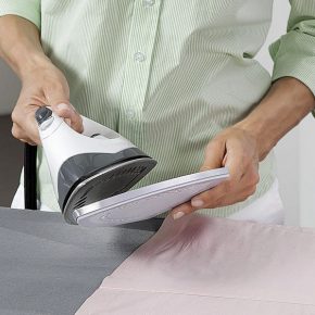 Как очистить утюг от пригоревшей ткани