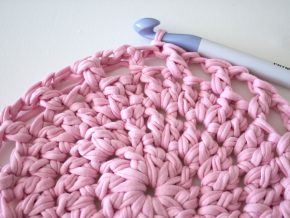 Как вязать круглый коврик крючком из тряпок