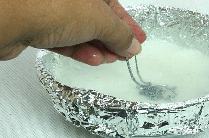 Чем почистить серебро с камнями от черноты в домашних условиях